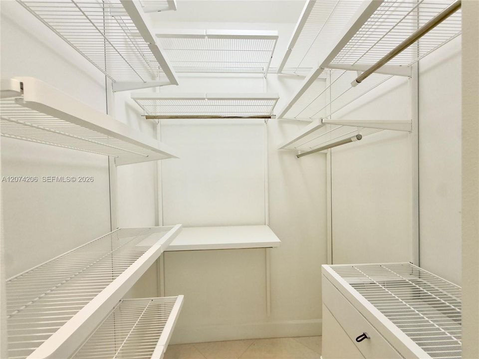 En Renta: $16,000 (6 camas, 4 baños, 4700 Pies cuadrados)