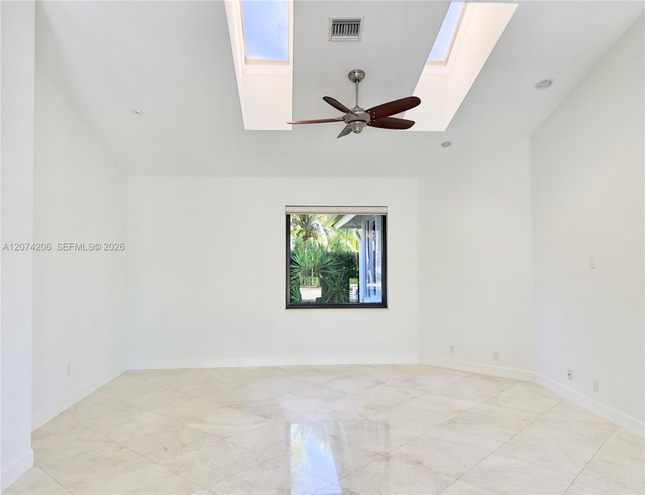 En Renta: $16,000 (6 camas, 4 baños, 4700 Pies cuadrados)