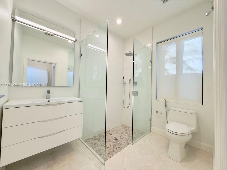 En Renta: $16,000 (6 camas, 4 baños, 4700 Pies cuadrados)