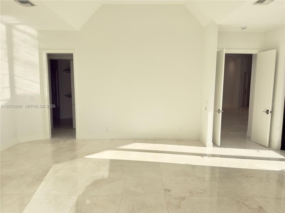 En Renta: $16,000 (6 camas, 4 baños, 4700 Pies cuadrados)
