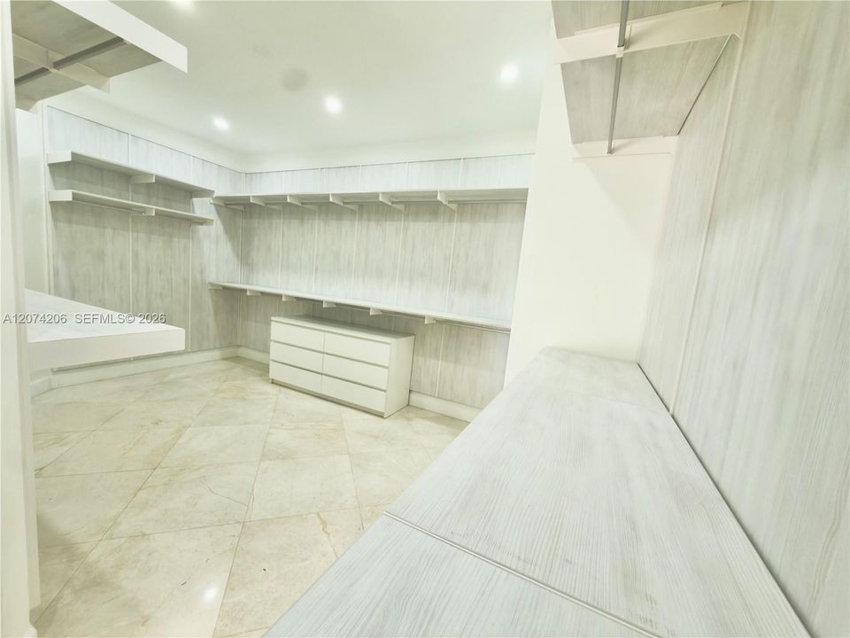 En Renta: $16,000 (6 camas, 4 baños, 4700 Pies cuadrados)