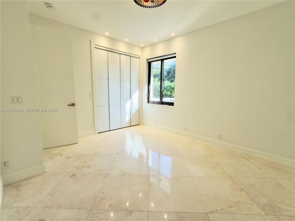 En Renta: $16,000 (6 camas, 4 baños, 4700 Pies cuadrados)