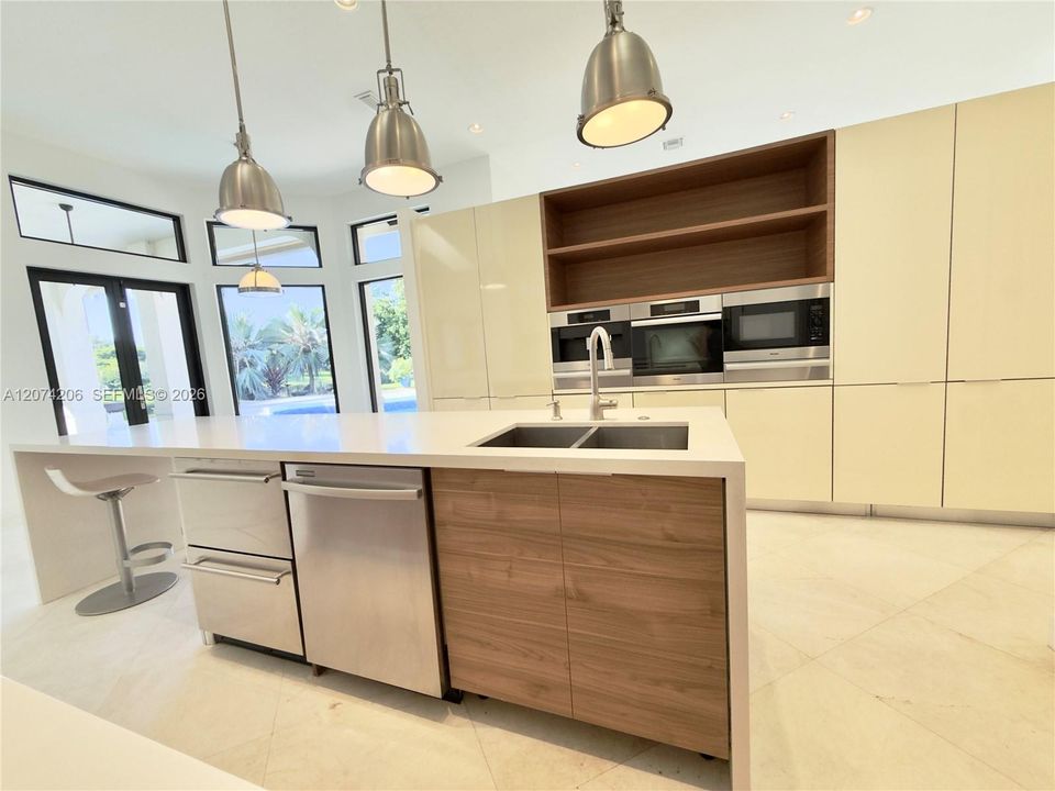 En Renta: $16,000 (6 camas, 4 baños, 4700 Pies cuadrados)
