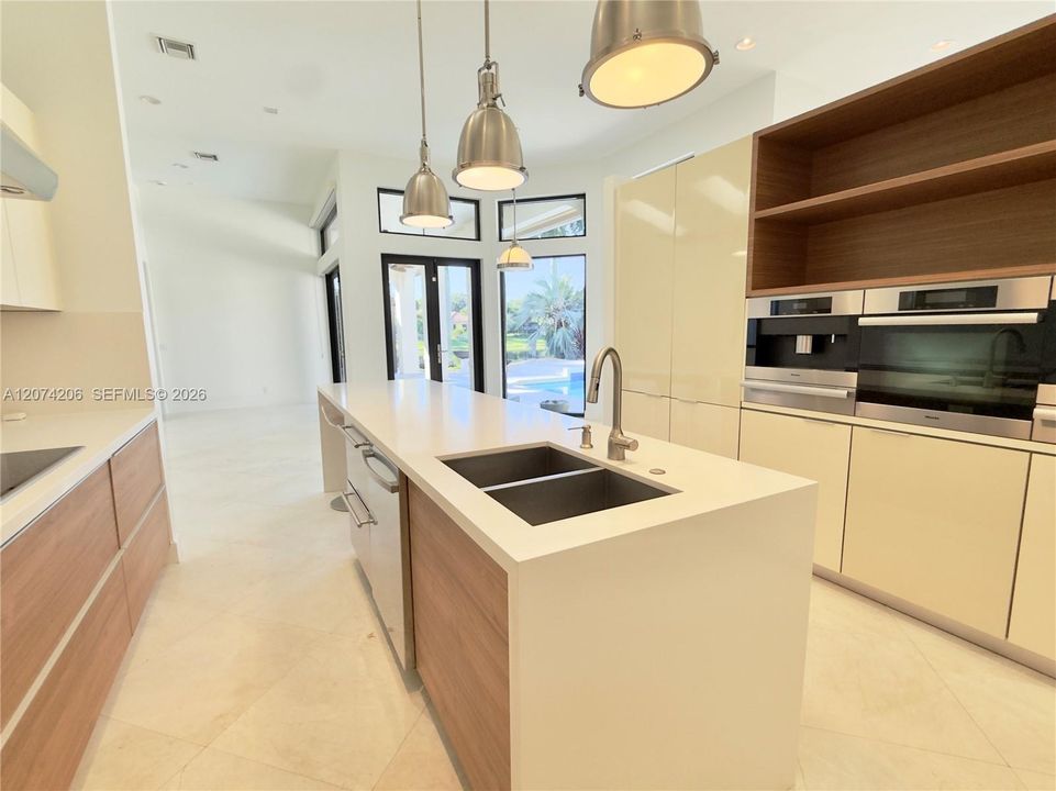 En Renta: $16,000 (6 camas, 4 baños, 4700 Pies cuadrados)