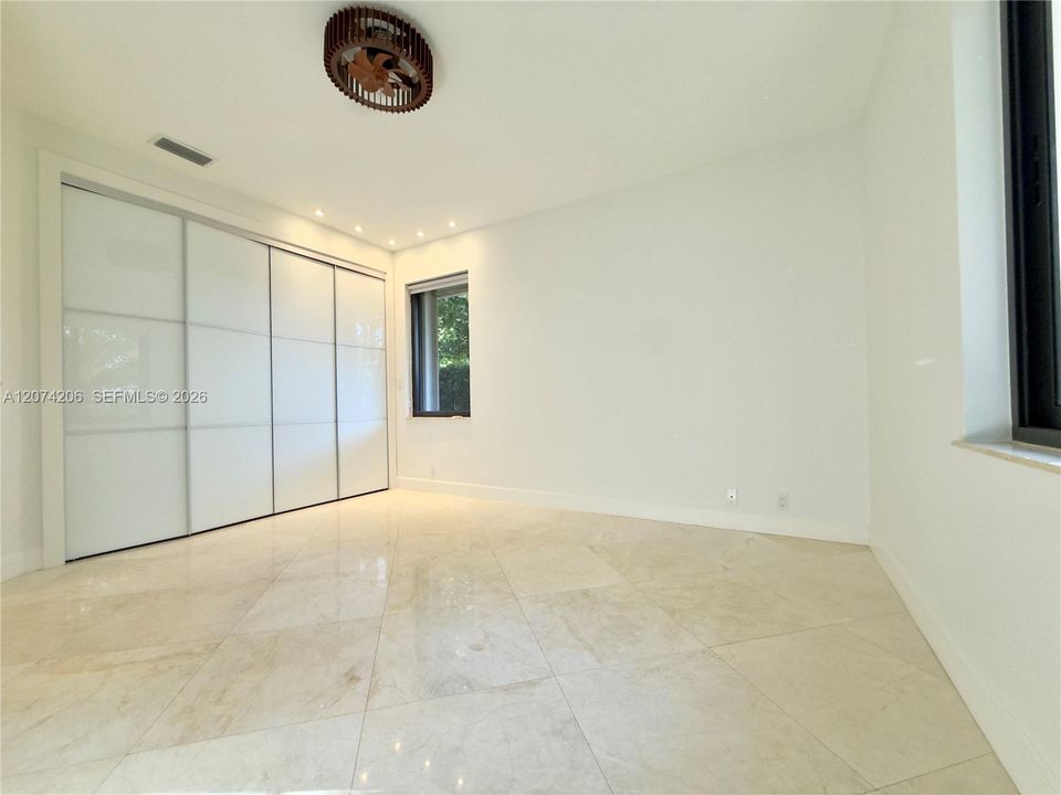 En Renta: $16,000 (6 camas, 4 baños, 4700 Pies cuadrados)