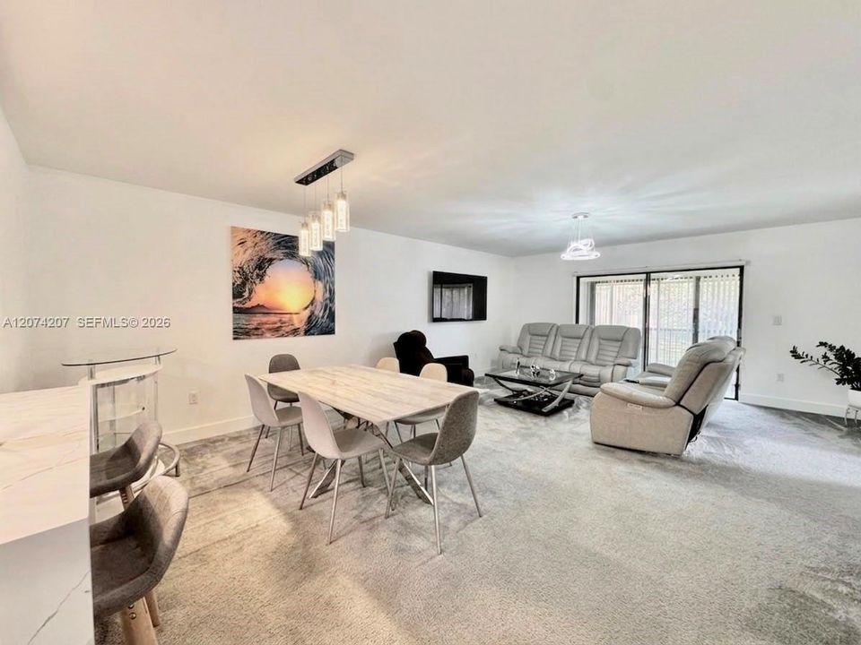 For Sale: $275,000 (2 beds, 2 baths, 1080 Square Feet)