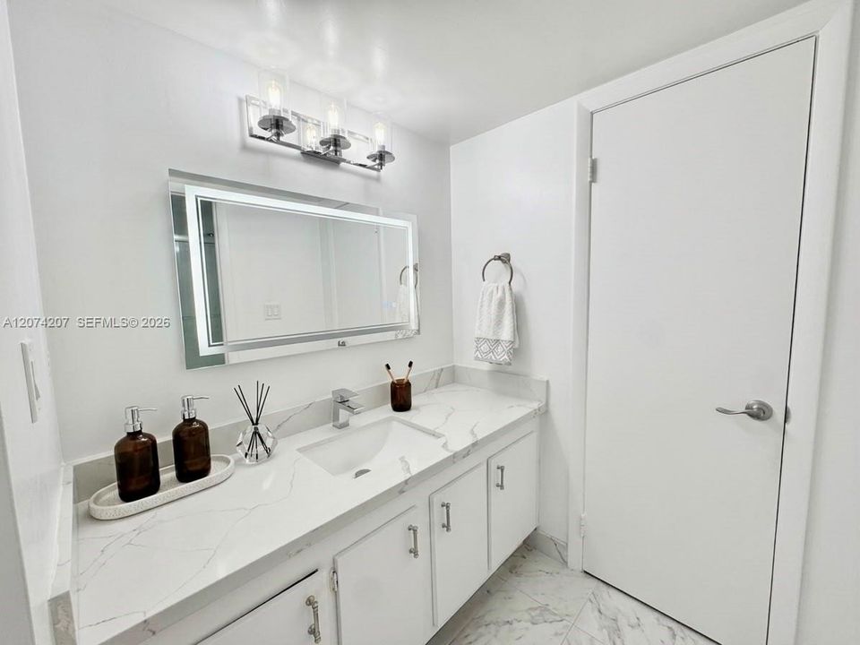 For Sale: $275,000 (2 beds, 2 baths, 1080 Square Feet)