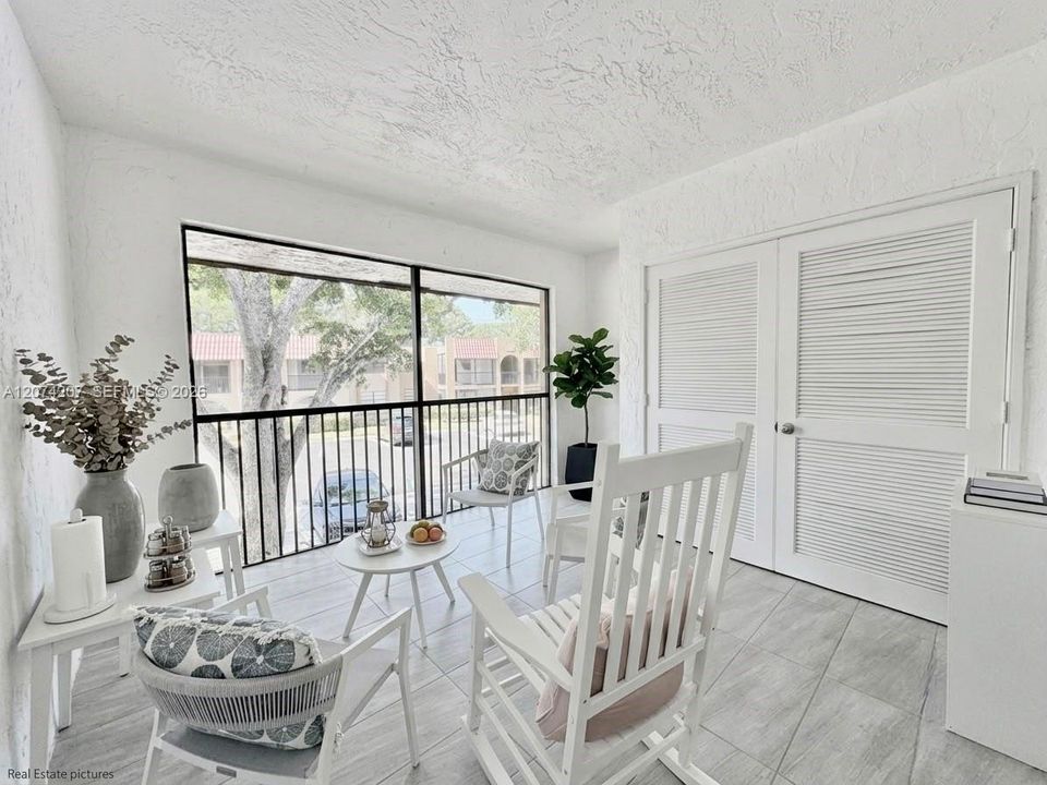 MAIN ENTRANCE / FRONT PORCH