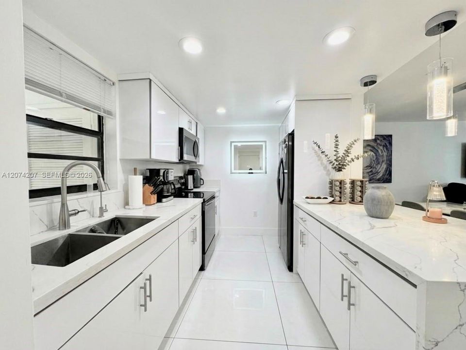 For Sale: $275,000 (2 beds, 2 baths, 1080 Square Feet)
