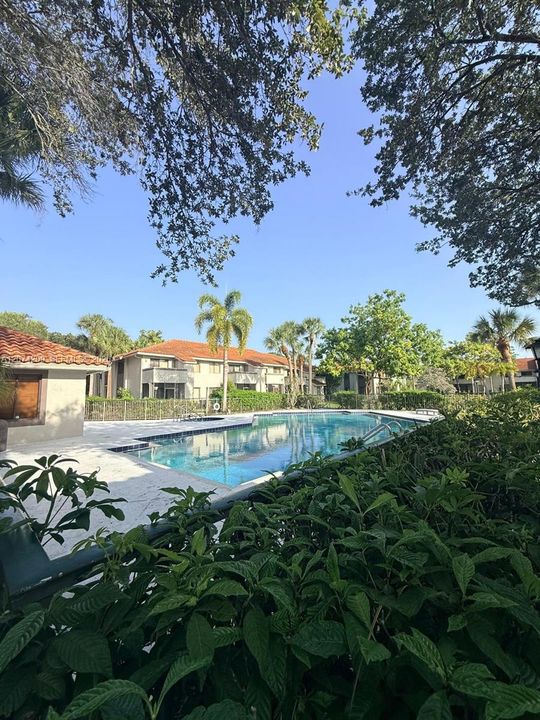 For Rent: $1,700 (1 beds, 1 baths, 720 Square Feet)