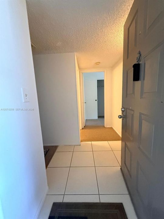 For Rent: $1,700 (1 beds, 1 baths, 720 Square Feet)