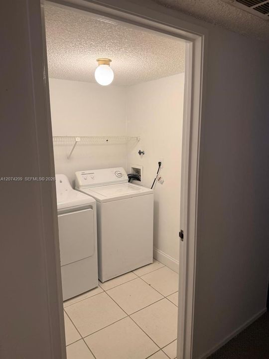 For Rent: $1,700 (1 beds, 1 baths, 720 Square Feet)