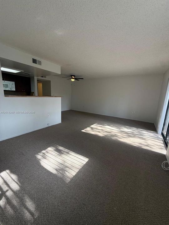 For Rent: $1,700 (1 beds, 1 baths, 720 Square Feet)