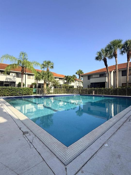 For Rent: $1,700 (1 beds, 1 baths, 720 Square Feet)