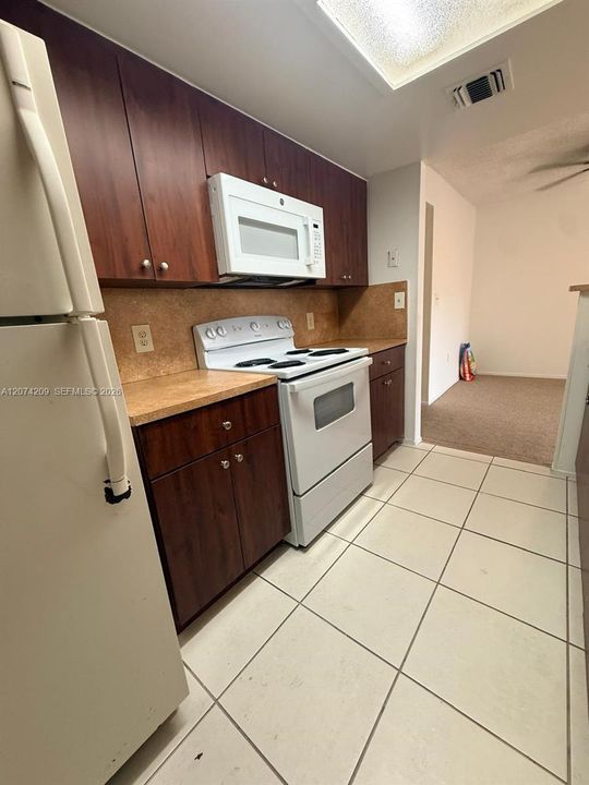 For Rent: $1,700 (1 beds, 1 baths, 720 Square Feet)