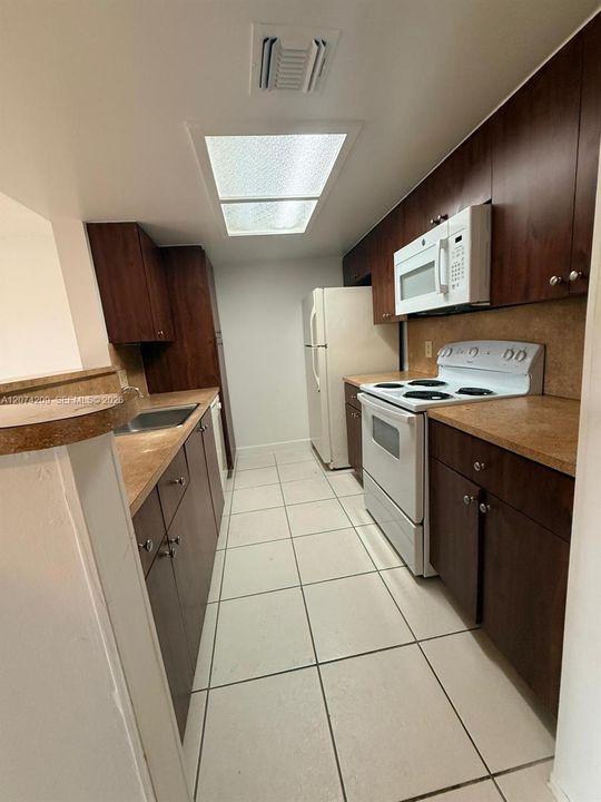 For Rent: $1,700 (1 beds, 1 baths, 720 Square Feet)