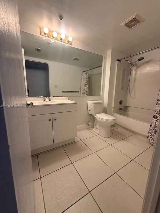 For Rent: $1,700 (1 beds, 1 baths, 720 Square Feet)