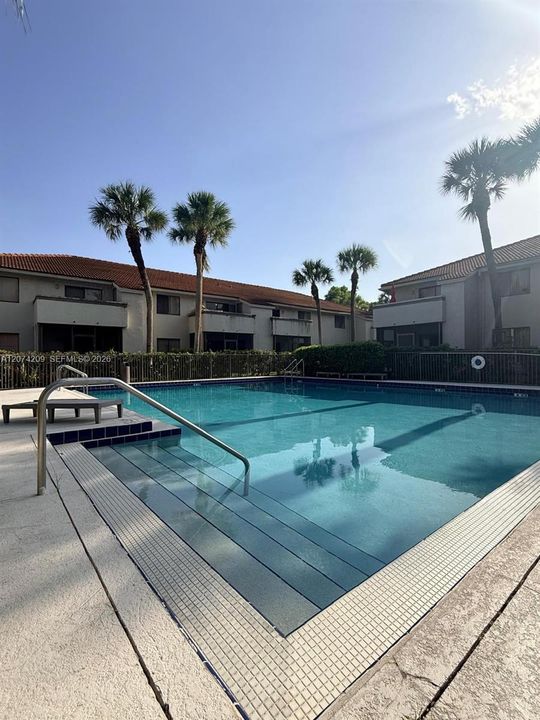 For Rent: $1,700 (1 beds, 1 baths, 720 Square Feet)