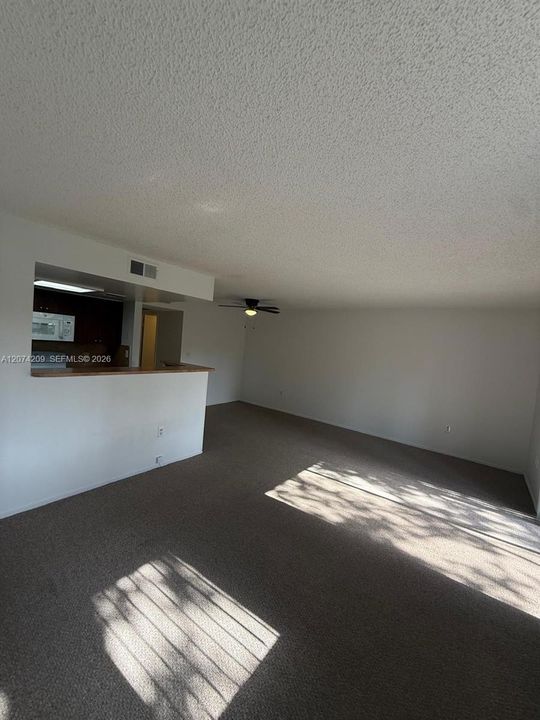 For Rent: $1,700 (1 beds, 1 baths, 720 Square Feet)