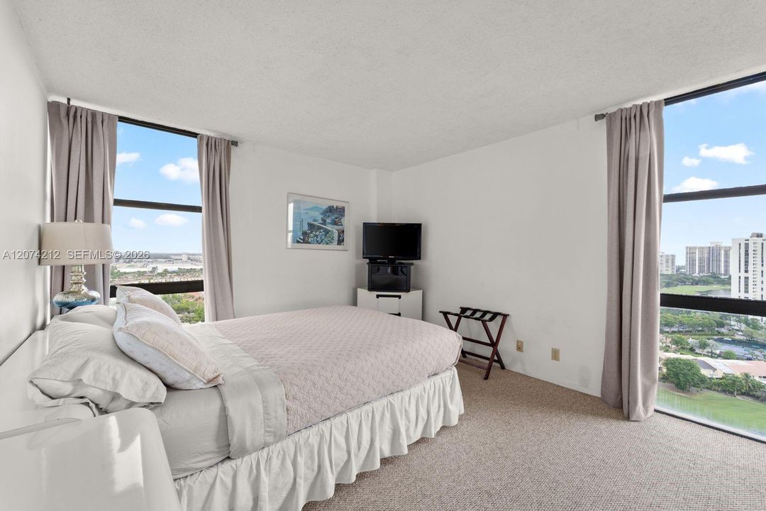 For Sale: $410,000 (2 beds, 2 baths, 1313 Square Feet)