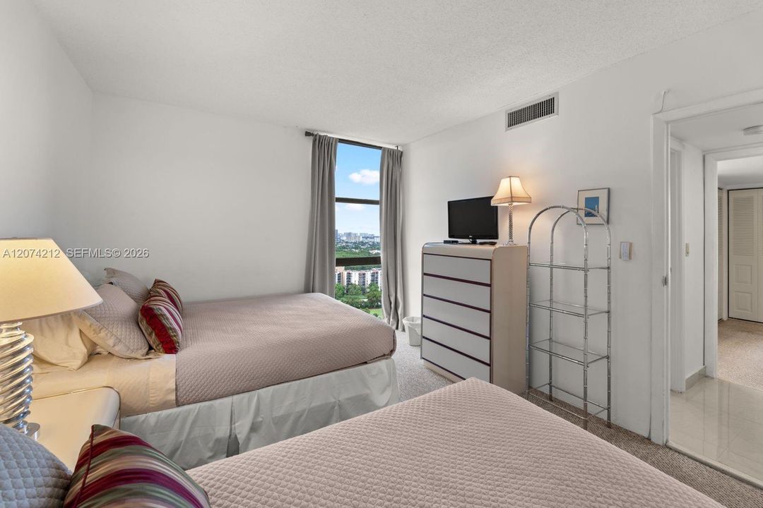 For Sale: $410,000 (2 beds, 2 baths, 1313 Square Feet)