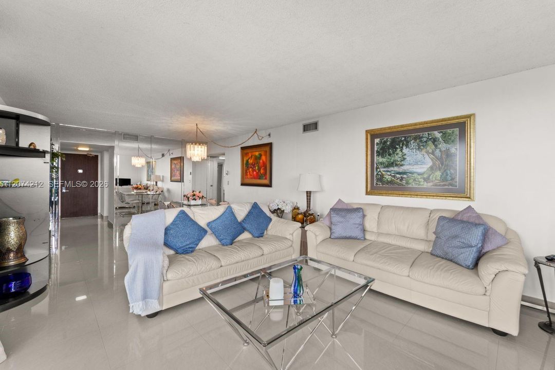 For Sale: $410,000 (2 beds, 2 baths, 1313 Square Feet)