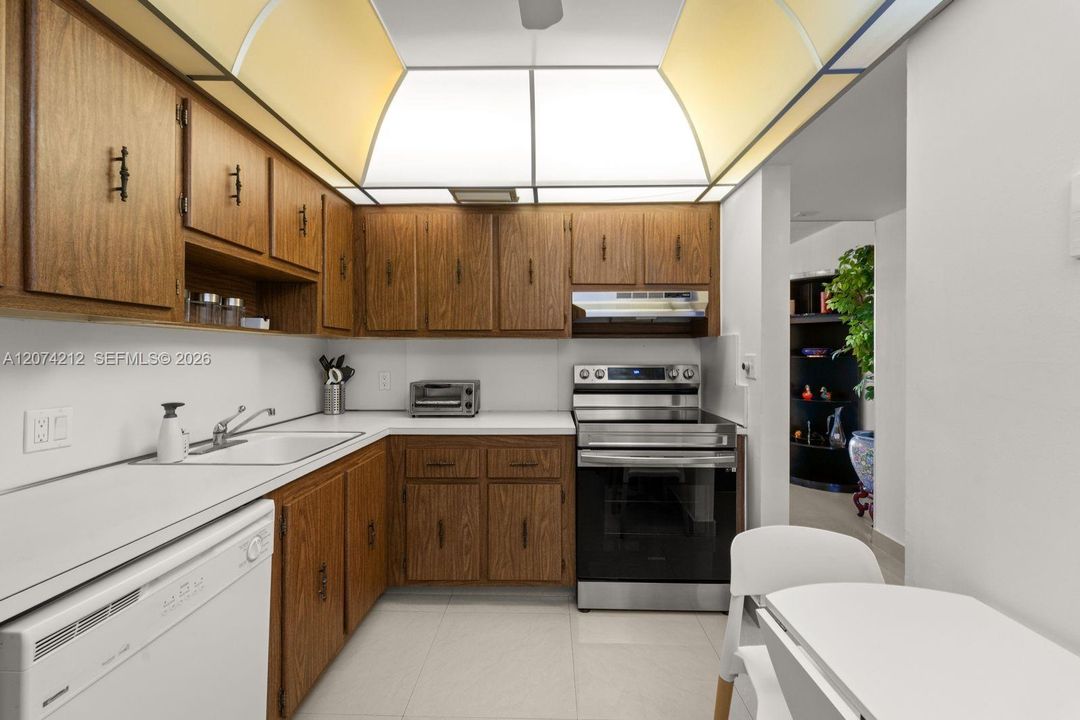 For Sale: $410,000 (2 beds, 2 baths, 1313 Square Feet)