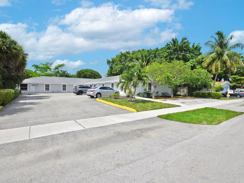 For Rent: $2,000 (2 beds, 1 baths, 900 Square Feet)