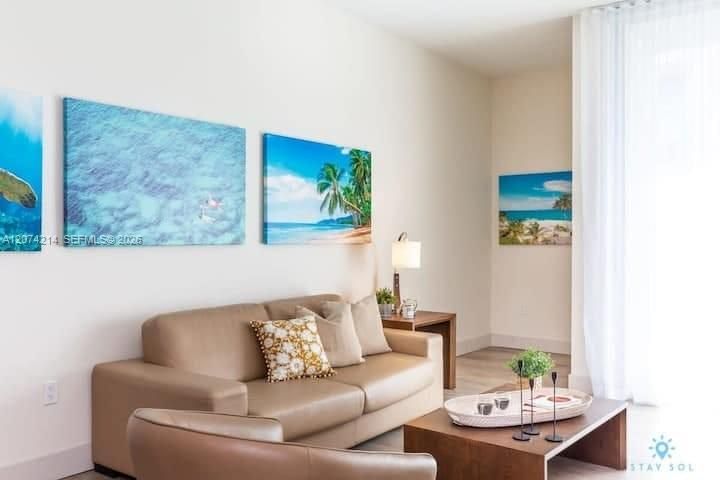 For Sale: $375,000 (1 beds, 1 baths, 708 Square Feet)