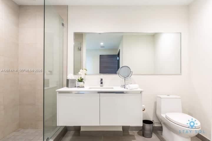 For Sale: $375,000 (1 beds, 1 baths, 708 Square Feet)