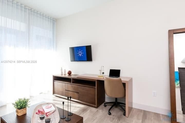 For Sale: $375,000 (1 beds, 1 baths, 708 Square Feet)