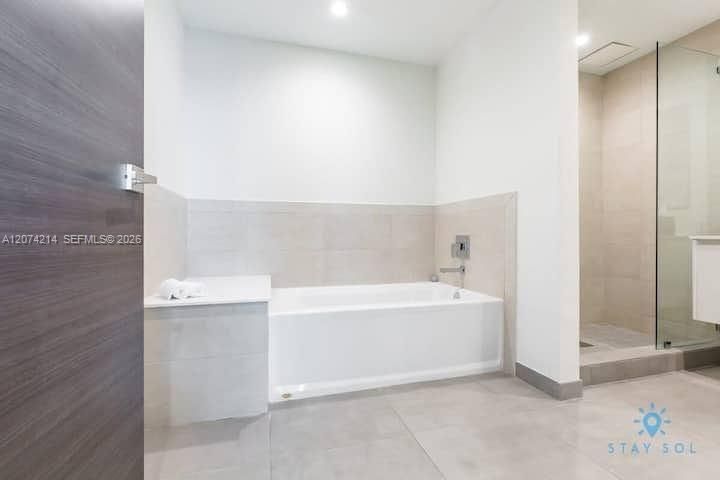 For Sale: $375,000 (1 beds, 1 baths, 708 Square Feet)
