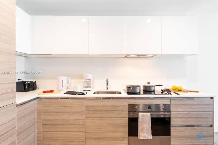 For Sale: $375,000 (1 beds, 1 baths, 708 Square Feet)