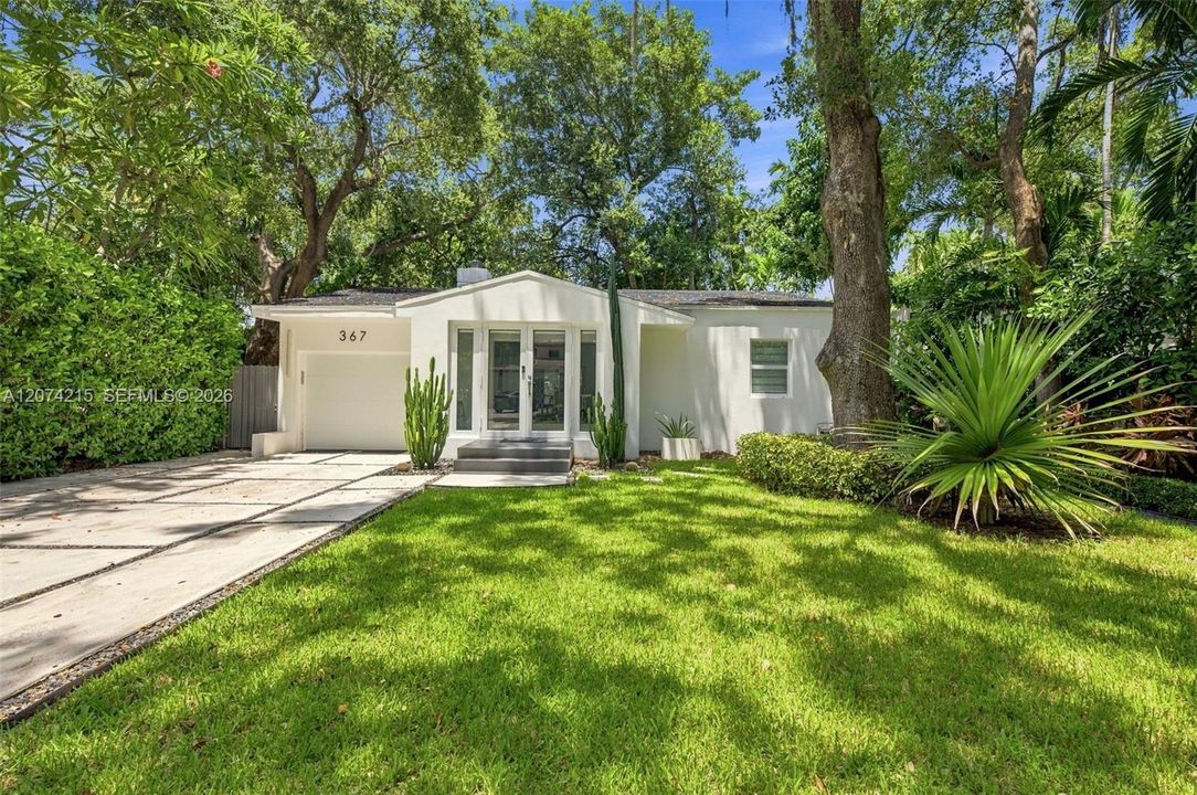 For Sale: $830,000 (2 beds, 1 baths, 1051 Square Feet)
