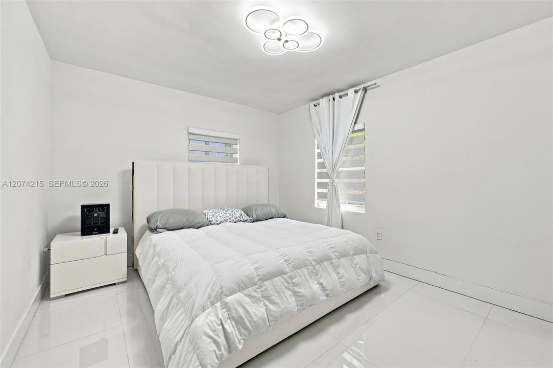 For Sale: $830,000 (2 beds, 1 baths, 1051 Square Feet)