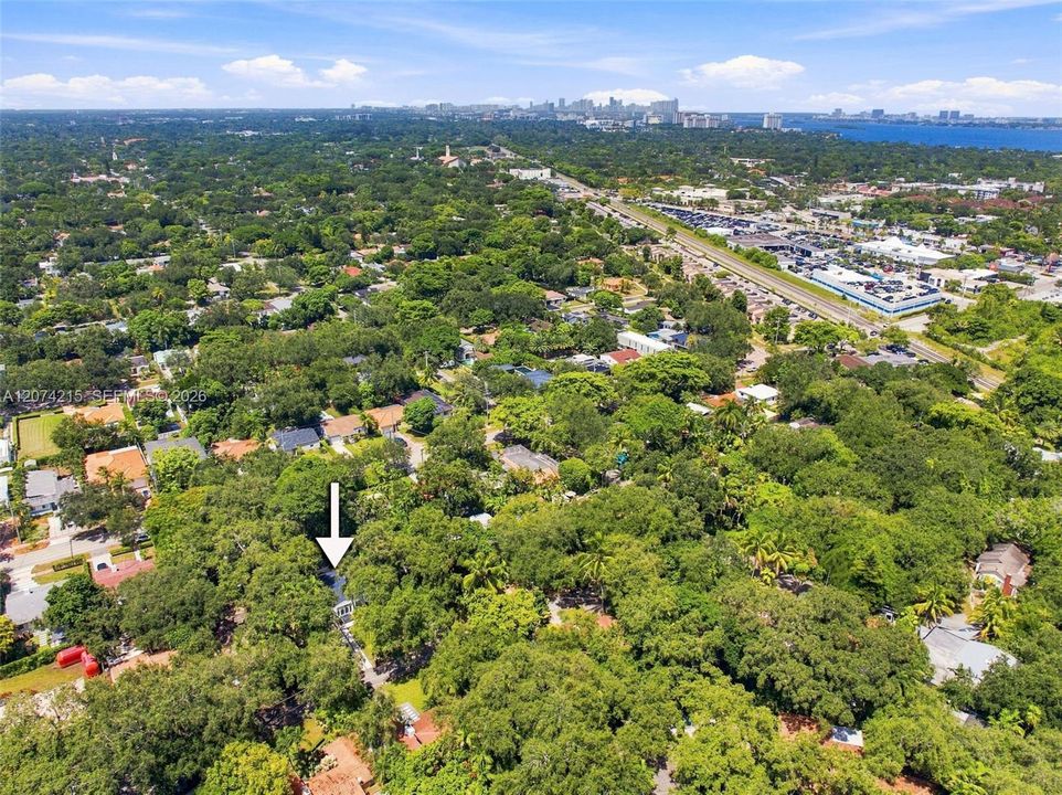 For Sale: $830,000 (2 beds, 1 baths, 1051 Square Feet)