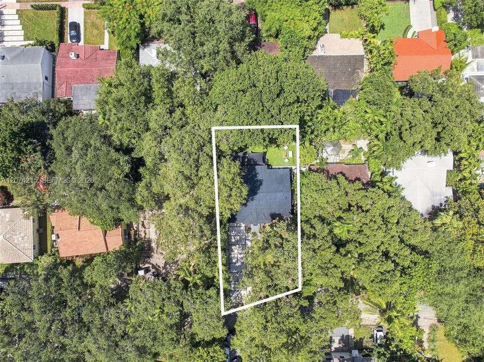 For Sale: $830,000 (2 beds, 1 baths, 1051 Square Feet)