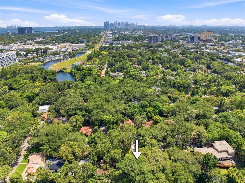 For Sale: $830,000 (2 beds, 1 baths, 1051 Square Feet)