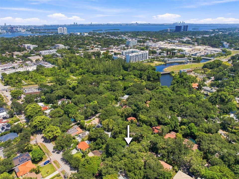 For Sale: $830,000 (2 beds, 1 baths, 1051 Square Feet)