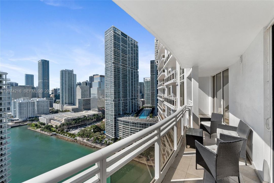 For Rent: $3,990 (1 beds, 1 baths, 1031 Square Feet)
