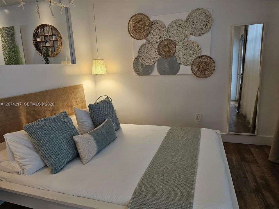 For Sale: $325,000 (0 beds, 1 baths, 399 Square Feet)