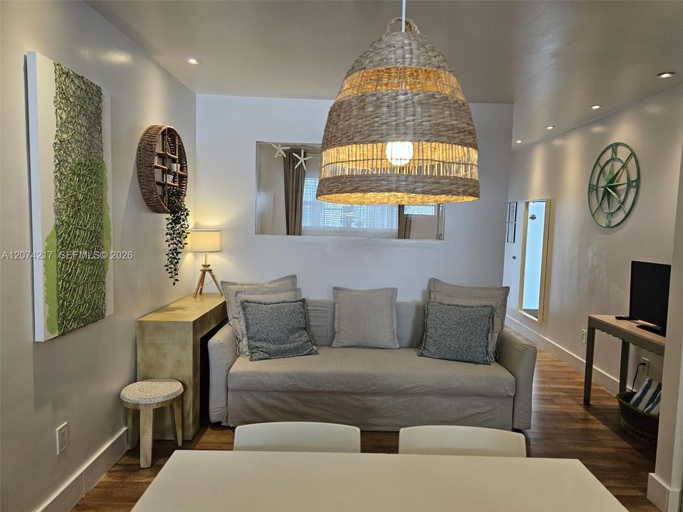 For Sale: $325,000 (0 beds, 1 baths, 399 Square Feet)