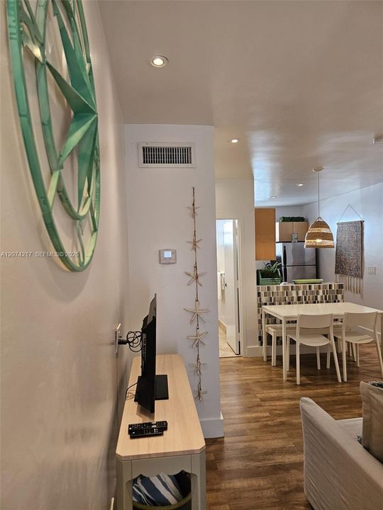 For Sale: $325,000 (0 beds, 1 baths, 399 Square Feet)
