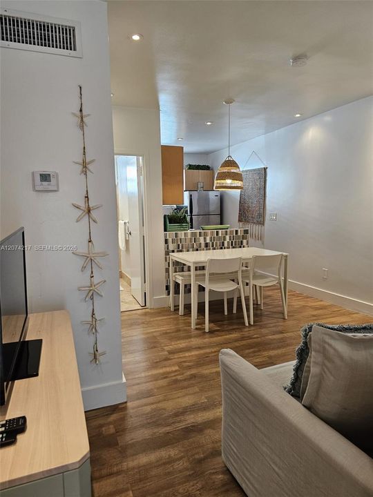 For Sale: $325,000 (0 beds, 1 baths, 399 Square Feet)
