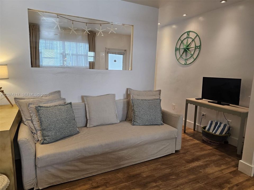 For Sale: $325,000 (0 beds, 1 baths, 399 Square Feet)