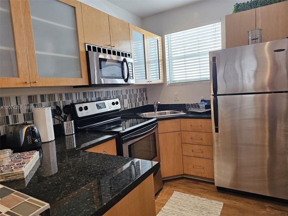 For Sale: $325,000 (0 beds, 1 baths, 399 Square Feet)