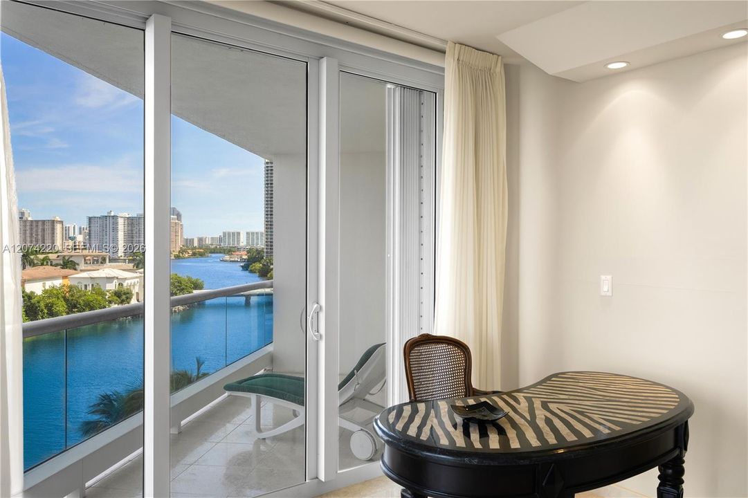 For Sale: $1,300,000 (2 beds, 2 baths, 2730 Square Feet)