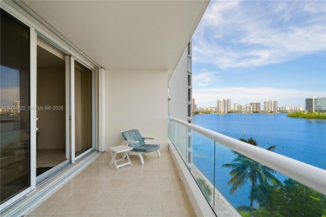 For Sale: $1,300,000 (2 beds, 2 baths, 2730 Square Feet)