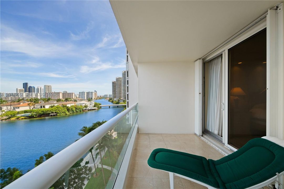 For Sale: $1,300,000 (2 beds, 2 baths, 2730 Square Feet)