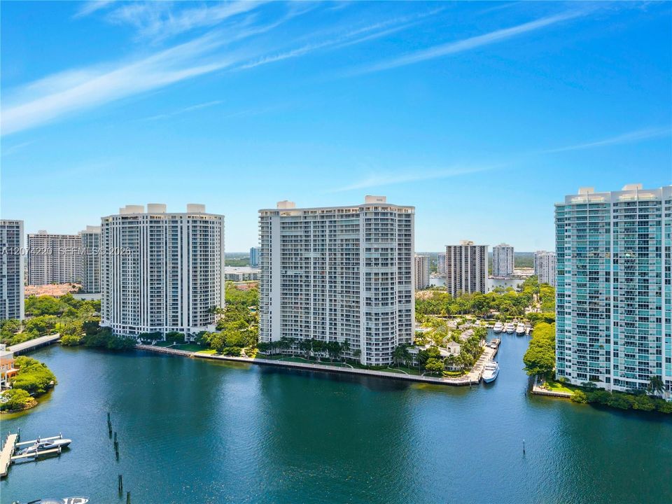 For Sale: $1,300,000 (2 beds, 2 baths, 2730 Square Feet)